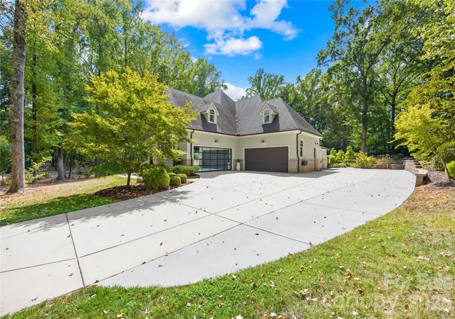 Photo 2 of Single family home for sale at 1110 Reamoor Dr, Waxhaw, NC 28173 | MLS# 4374459 | Listing updated on 2026-09-22