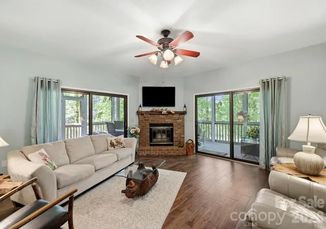 Photo 1 of Condo for sale at 3509 Mountain Top Way, Hendersonville, NC 28739 | MLS# 4374496 | Listing updated on 2026-09-21