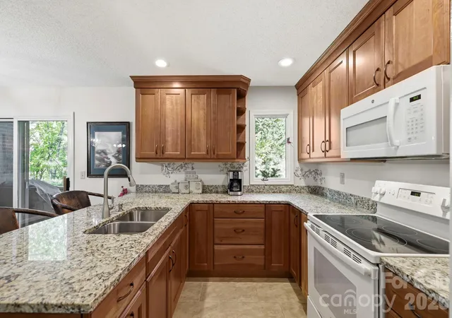 4th image of 3509 Mountain Top Wy, Hendersonville, NC 28739
