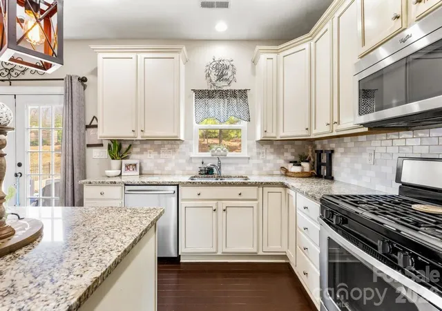 Photo 1 of Single family home for sale at 1007 Hamil Ridge Dr, Waxhaw, NC 28173 | MLS# 4374498 | Listing updated on 2026-10-04