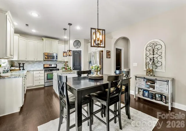 Photo 4 of Single family home for sale at 1007 Hamil Ridge Dr, Waxhaw, NC 28173 | MLS# 4374498 | Listing updated on 2026-09-23