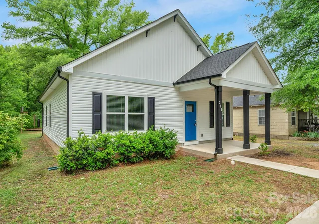 Photo 1 of Single family home for sale at 211 Baker St, Rock Hill, SC 29730 | MLS# 4374605 | Listing updated on 2026-09-30
