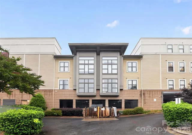 2nd image of 716 N Davidson St, Charlotte, NC 28202