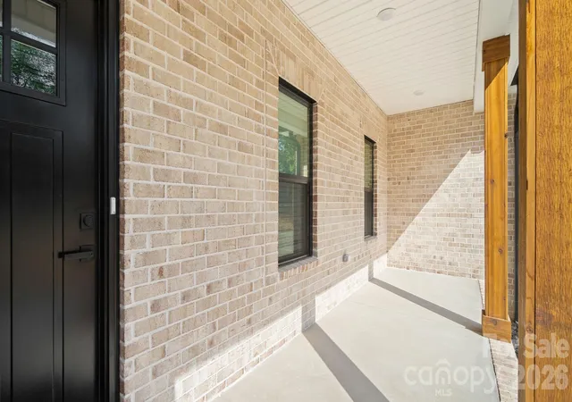 Photo 4 of Single family home for sale at 511 N Flint St, Lincolnton, NC 28092 | MLS# 4374632 | Listing updated on 2026-08-10