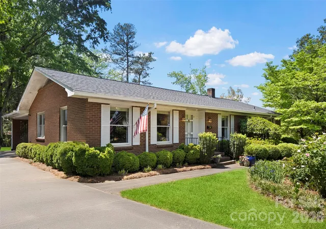 Photo 3 of Single family home for sale at 208 S Dixie St, Cherryville, NC 28021 | MLS# 4374662 | Listing updated on 2026-09-20