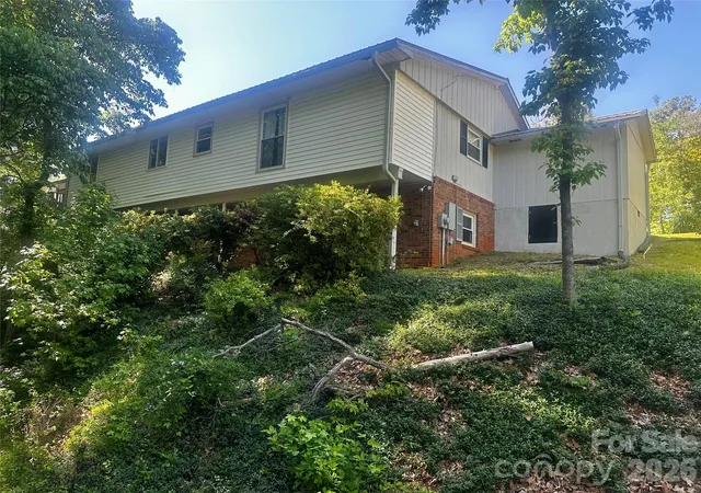 Photo 3 of Single family home for sale at 263 Spring Shore Rd, Statesville, NC 28677 | MLS# 4374688 | Listing updated on 2026-05-20