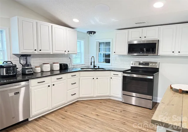 Photo 5 of Single family home for sale at 1442 Lee Pearson Rd, Granite Falls, NC 28630 | MLS# 4374752 | Listing updated on 2026-08-21