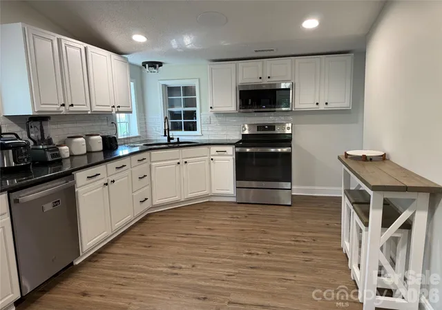 Photo 4 of Single family home for sale at 1442 Lee Pearson Rd, Granite Falls, NC 28630 | MLS# 4374752 | Listing updated on 2026-08-21