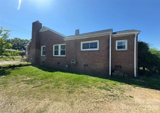 2nd image of 1405 Hickory Grove Rd, Gastonia, NC 28056 | MLS# 4374777