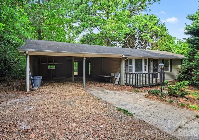 Homes for sale in Dallas, NC | 607 Texas Trl, Dallas, NC 28034 | MLS# 4374832