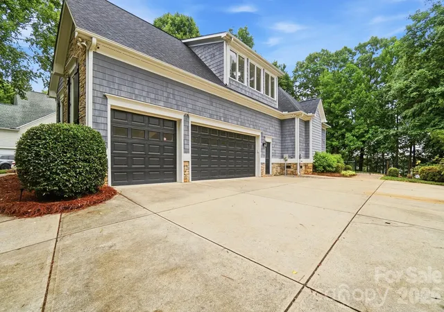 Homes for sale in Mount Holly, NC | 221 Whiterock Dr, Mount Holly, NC 28120 | MLS# 4374843