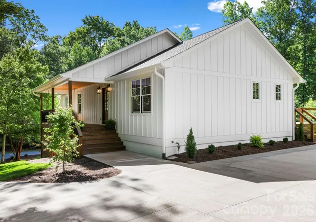 3rd image of 316 Big Raven Ln, Saluda, NC 28773 | MLS# 4374853