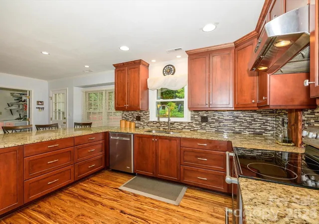 Photo 3 of Single family home for sale at 9607 Riddick Pl, Matthews, NC 28105 | MLS# 4374870 | Listing updated on 2026-08-18