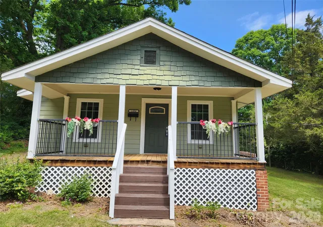 Photo 1 of Single family home for sale at 1404 W Mauney Ave, Gastonia, NC 28052 | MLS# 4374899 | Listing updated on 2026-05-01