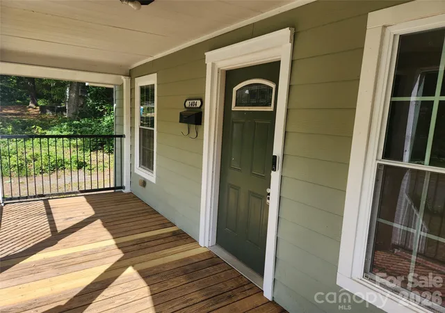 Photo 2 of Single family home for sale at 1404 W Mauney Ave, Gastonia, NC 28052 | MLS# 4374899 | Listing updated on 2026-05-01