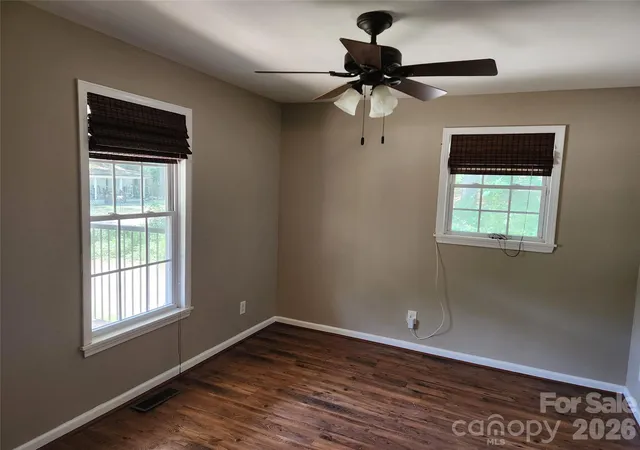 Photo 4 of Single family home for sale at 1404 W Mauney Ave, Gastonia, NC 28052 | MLS# 4374899 | Listing updated on 2026-05-01