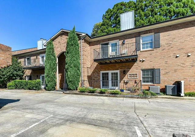 1st image of 1014 Queens Rd #D, Charlotte, NC 28207 | MLS# 4374904