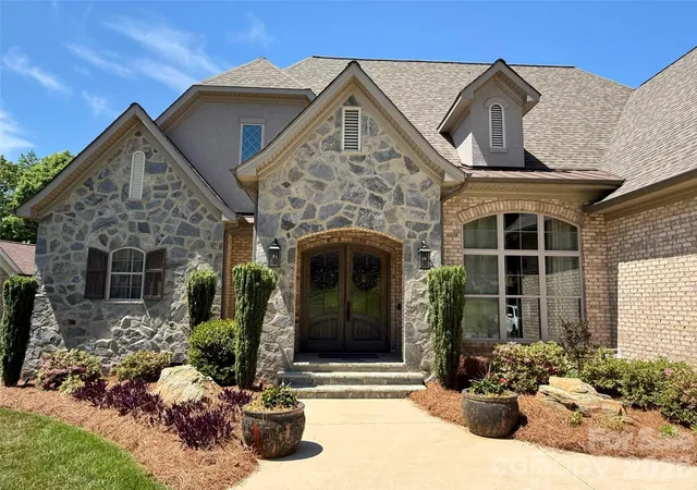 Photo 3 of Single family home for sale at 4025 Foxes Trl, Cramerton, NC 28032 | MLS# 4375005 | Listing updated on 2026-09-17