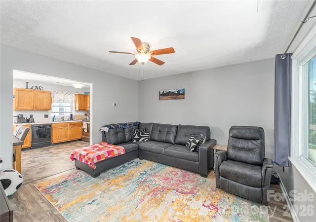 Photo 3 of Single family home for sale at 20 Lionel Pl, Asheville, NC 28806 | MLS# 4375018 | Listing updated on 2026-09-29