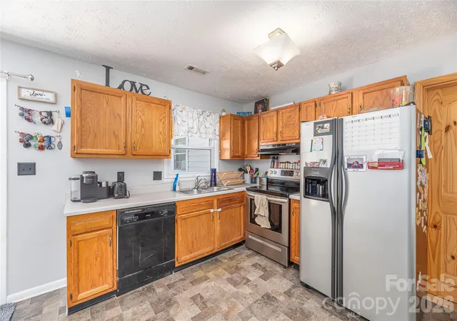 Photo 4 of Single family home for sale at 20 Lionel Pl, Asheville, NC 28806 | MLS# 4375018 | Listing updated on 2026-09-29