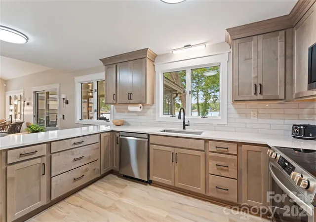 Photo 3 of Single family home for sale at 240 Shoreline Loop, Mooresville, NC 28117 | MLS# 4375040 | Listing updated on 2026-08-31