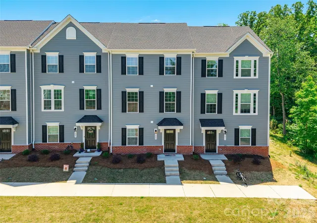 Homes for sale in Matthews, NC | 1409 May Apple Dr, Matthews, NC 28104 | MLS# 4375083