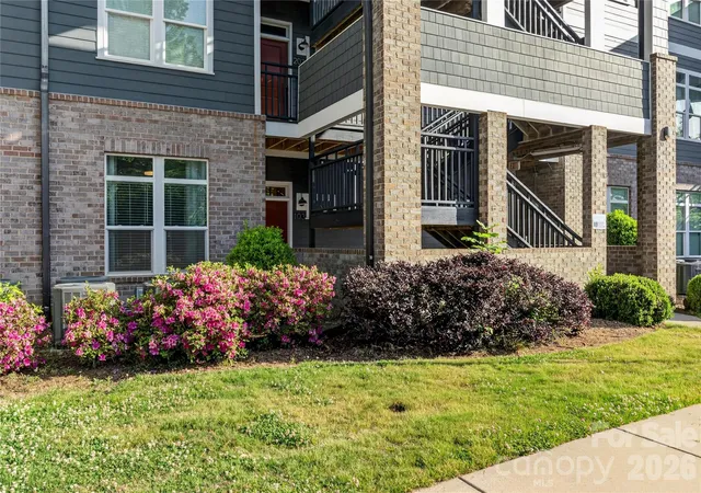 4th image of 935 Mcalway Rd, Charlotte, NC 28211