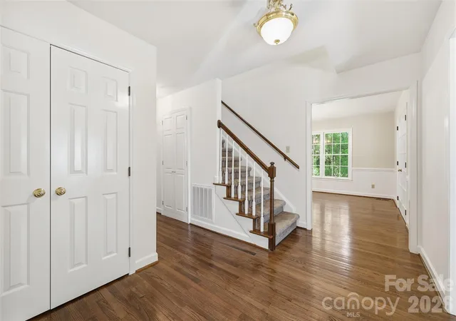 Photo 3 of Single family home for sale at 109 Fairway Dr, Fort Mill, SC 29715 | MLS# 4375161 | Listing updated on 2026-09-15