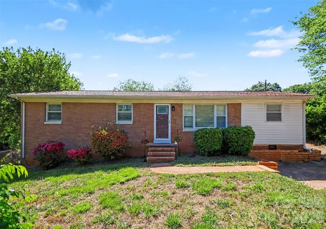 Photo 1 of Single family home for sale at 1907 Alpine Ln, Gastonia, NC 28054 | MLS# 4375181 | Listing updated on 2026-06-10