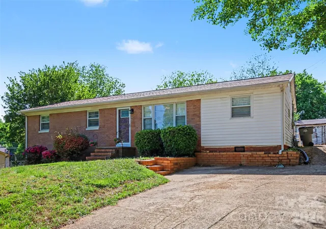 Photo 3 of Single family home for sale at 1907 Alpine Ln, Gastonia, NC 28054 | MLS# 4375181 | Listing updated on 2026-06-10