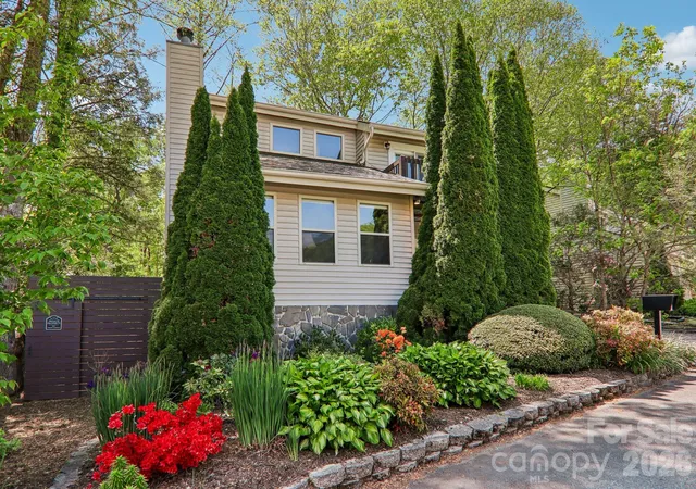 Photo 4 of Single family home for sale at 12 Indian Tr Rd, Maggie Valley, NC 28751 | MLS# 4375267 | Listing updated on 2026-08-05