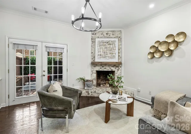 4th image of 520 N Poplar St, Charlotte, NC 28202