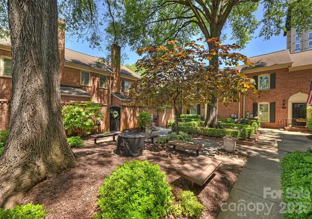 2nd image of 520 N Poplar St #I, Charlotte, NC 28202 | MLS# 4375281