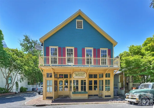 2nd image of 520 N Poplar St, Charlotte, NC 28202