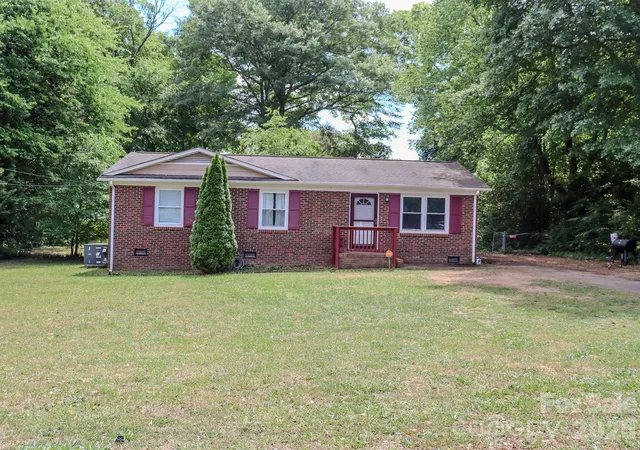 Photo 1 of Sale Pending at 1006 Iris Dr, Gastonia, NC 28056 | MLS# 4375329 | Listing updated on 2026-09-21