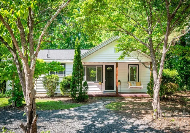 1st image of 3828 Oakwood Rd, Charlotte, NC 28269 | MLS# 4375372