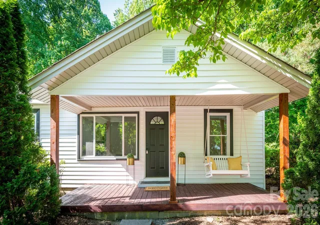 4th image of 3828 Oakwood Rd, Charlotte, NC 28269 | MLS# 4375372