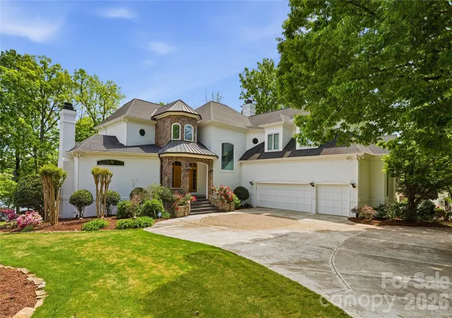 Photo 2 of Single family home for sale at 18426 Peninsula Cvs Ln, Cornelius, NC 28031 | MLS# 4375387 | Listing updated on 2026-08-29