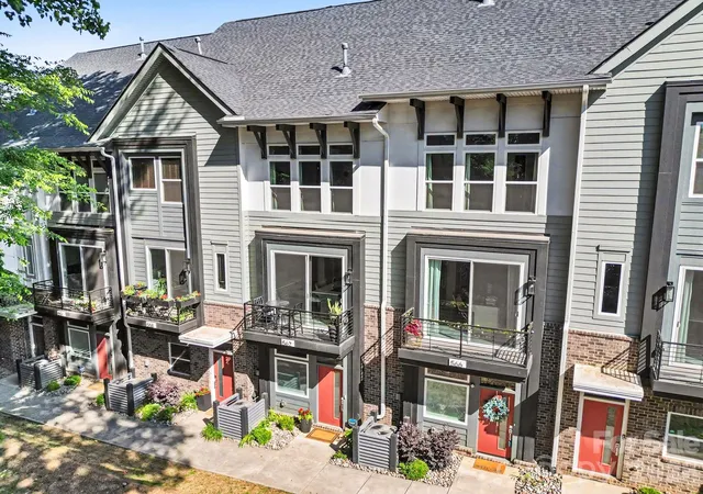 2nd image of 562 West End Dr, Charlotte, NC 28208 | MLS# 4375491