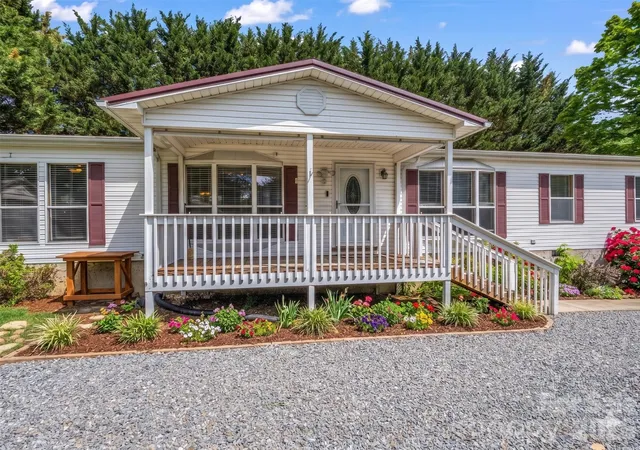 Photo 3 of Single family home for sale at 213 Old State Ten Rd, Black Mountain, NC 28711 | MLS# 4375509 | Listing updated on 2026-06-24