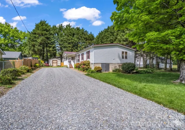 Photo 3 of Single family home for sale at 213 Old State Ten Rd, Black Mountain, NC 28711 | MLS# 4375509 | Listing updated on 2026-06-24