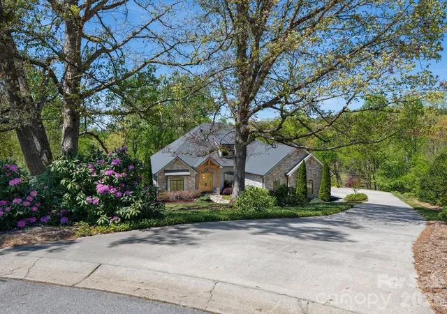 Photo 3 of Single family home for sale at 28 Falling Star Ct, Fletcher, NC 28732 | MLS# 4375570 | Listing updated on 2026-10-05