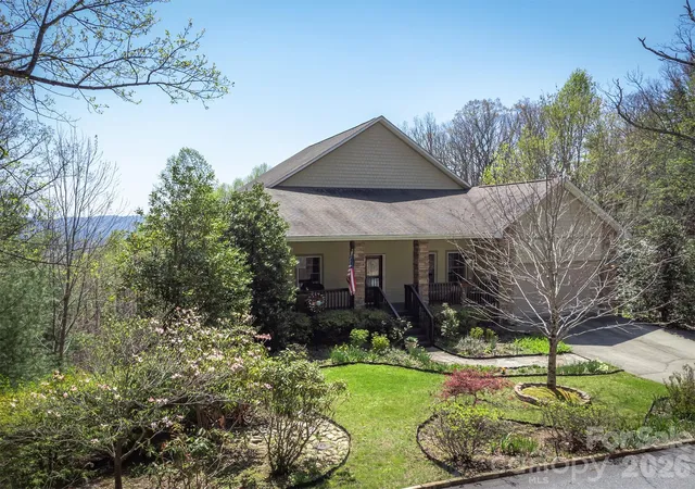 Homes for sale in Hendersonville, NC | 172 Sunny Ridge Rd, Hendersonville, NC 28739 | MLS# 4375597