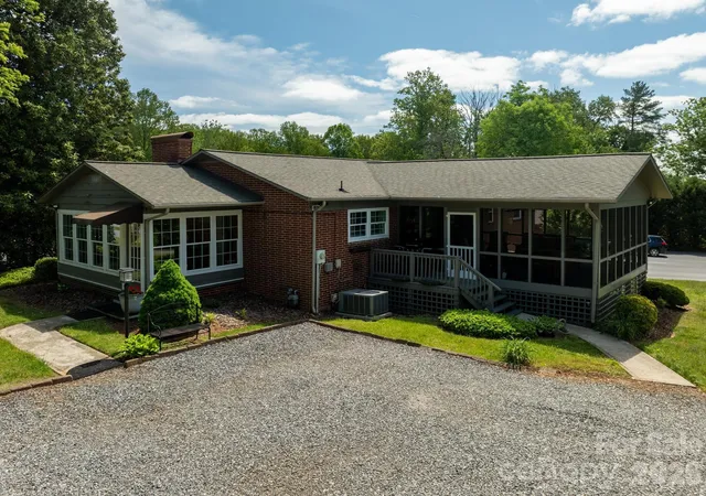 Photo 4 of Sale Pending at 1818 Hickory Blvd SW, Lenoir, NC 28645 | MLS# 4375626 | Listing updated on 2026-10-01