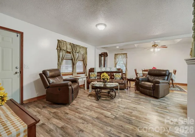 4th image of 3917 Lake Rd, Charlotte, NC 28269 | MLS# 4375637