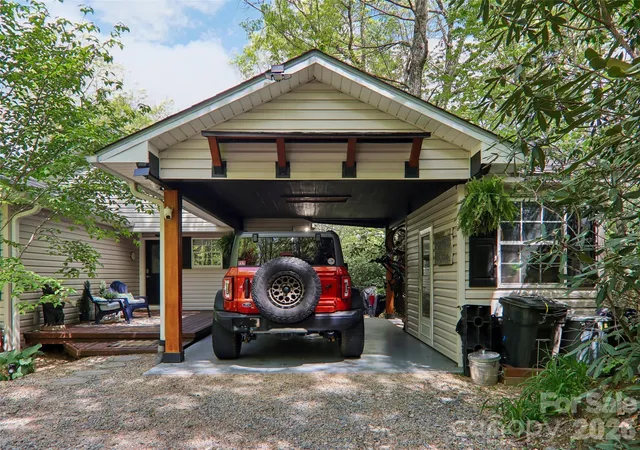 Photo 2 of Single family home for sale at 554 Pisgah Forest Dr, Pisgah Forest, NC 28768 | MLS# 4375652 | Listing updated on 2026-09-14