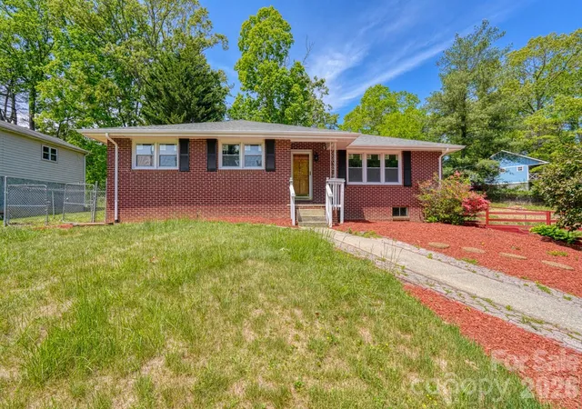 Homes for sale in Hendersonville, NC | 509 Brookside Camp Rd, Hendersonville, NC 28792 | MLS# 4375720