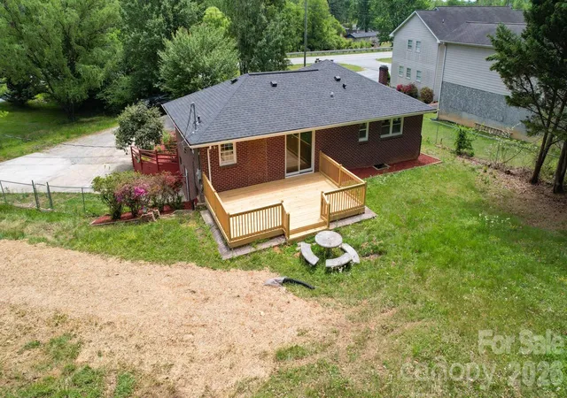 Homes for sale in Hendersonville, NC | 509 Brookside Camp Rd, Hendersonville, NC 28792 | MLS# 4375720