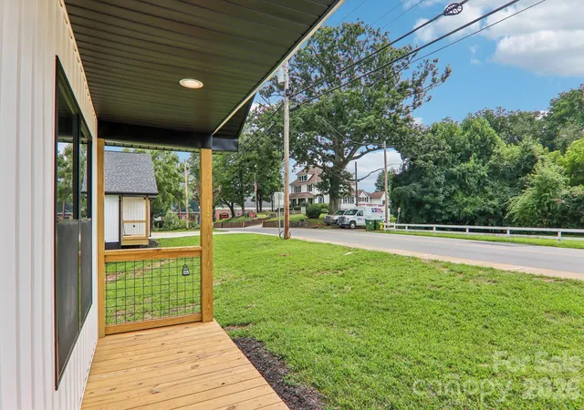 Photo 5 of Single family home for sale at 140 N Main St, Mars Hill, NC 28754 | MLS# 4375742 | Listing updated on 2026-09-04
