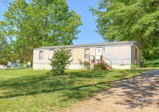 Photo 3 of Multi family home for sale at 142 & 146 Delaware Rd, Statesville, NC 28625 | MLS# 4375747 | Listing updated on 2026-08-25